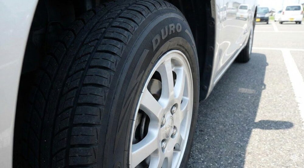 DURO(デューロ)の評判は?コスパ最強タイヤの真実と欠点